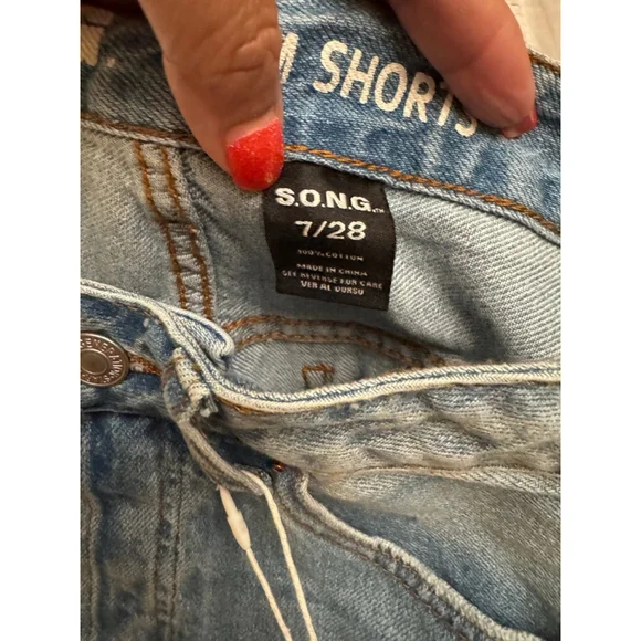 S.O.N.G. High Rise Mom Shorts - Picture 2 of 10
